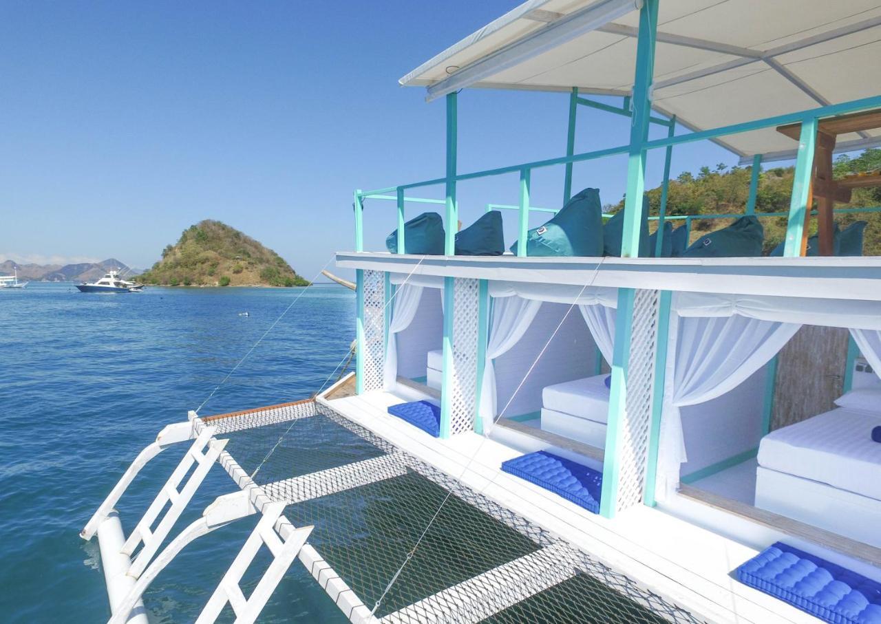 Le Pirate Boatel - Floating Hotel Labuan Bajo Exterior photo